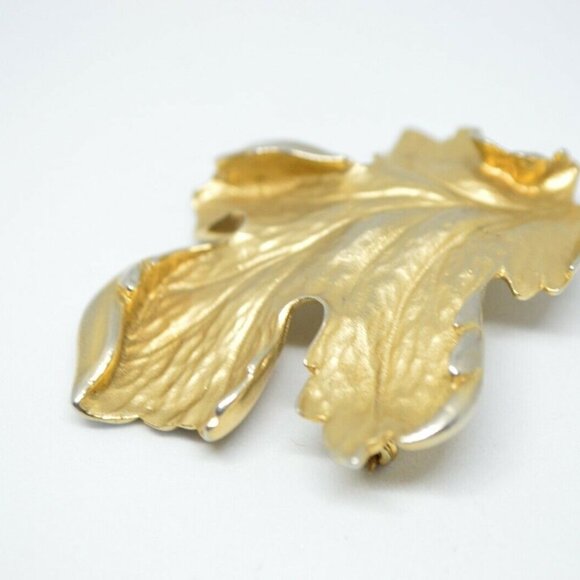 Coro 1940s Matte Gold Tone Large Heavy Leaf Pin - Picture 3 of 4